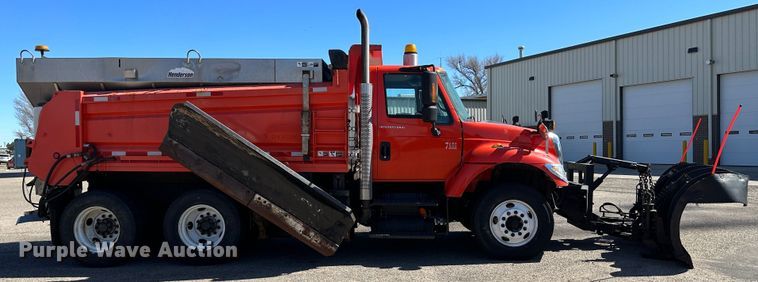 image for item LT9054 2005 International 7400  dump truck