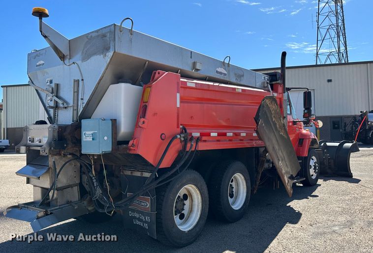 image for item LT9054 2005 International 7400  dump truck