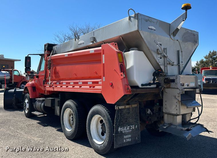 image for item LT9054 2005 International 7400  dump truck