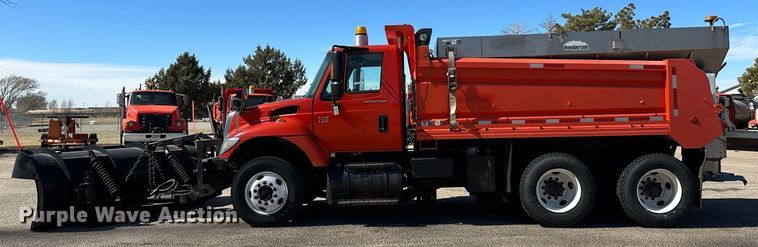 image for item LT9054 2005 International 7400  dump truck
