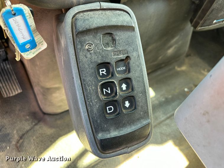 image for item LT9054 2005 International 7400  dump truck