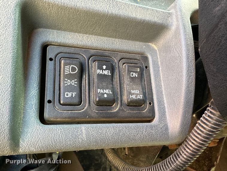 image for item LT9054 2005 International 7400  dump truck