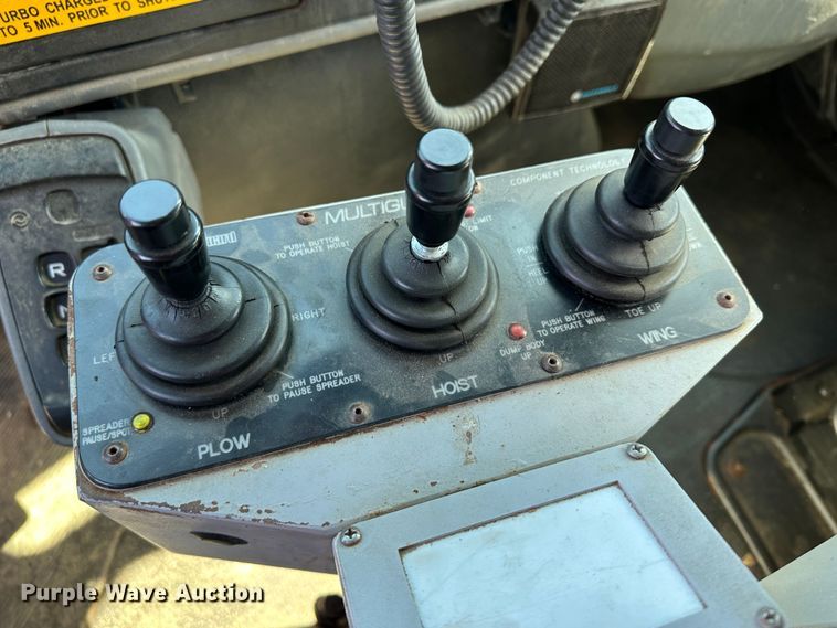 image for item LT9054 2005 International 7400  dump truck