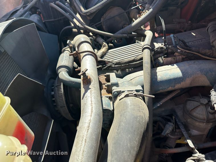 image for item LT9054 2005 International 7400  dump truck