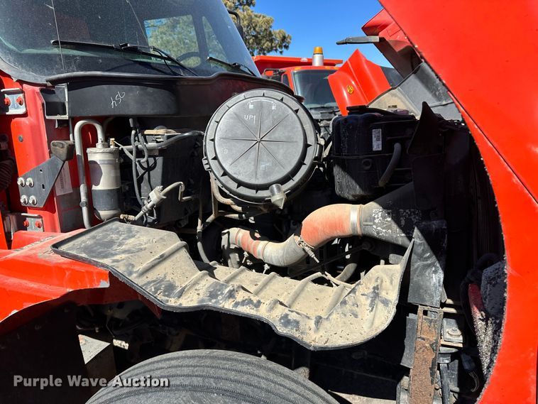 image for item LT9054 2005 International 7400  dump truck