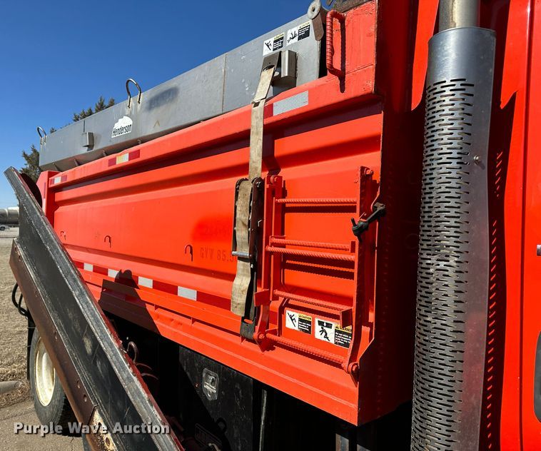 image for item LT9054 2005 International 7400  dump truck