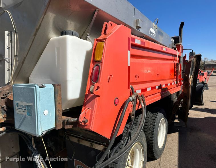 image for item LT9054 2005 International 7400  dump truck