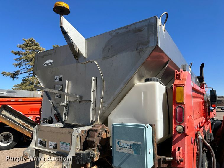 image for item LT9054 2005 International 7400  dump truck