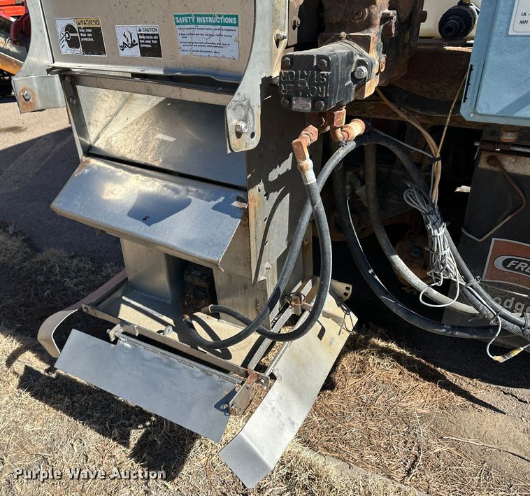 image for item LT9054 2005 International 7400  dump truck