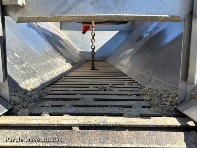 image for item LT9054 2005 International 7400  dump truck