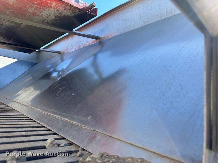 image for item LT9054 2005 International 7400  dump truck