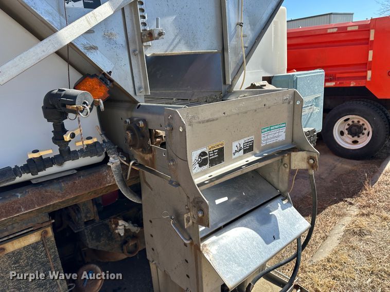 image for item LT9054 2005 International 7400  dump truck