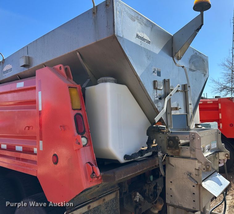 image for item LT9054 2005 International 7400  dump truck