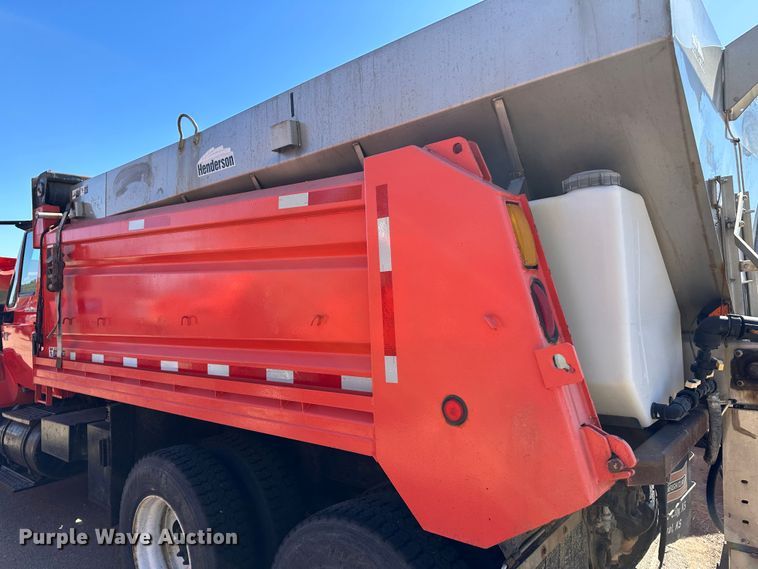 image for item LT9054 2005 International 7400  dump truck