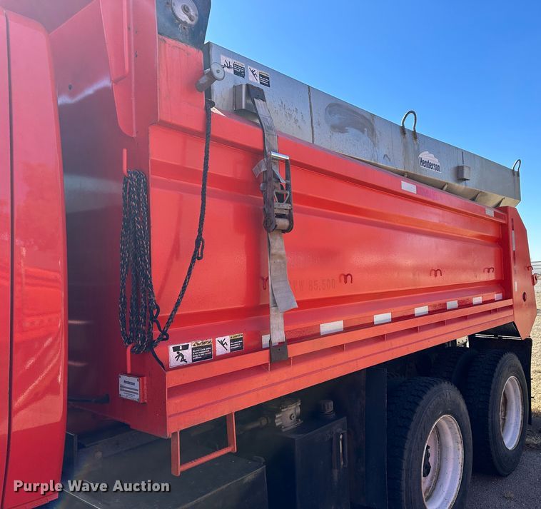 image for item LT9054 2005 International 7400  dump truck