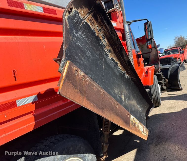 image for item LT9054 2005 International 7400  dump truck