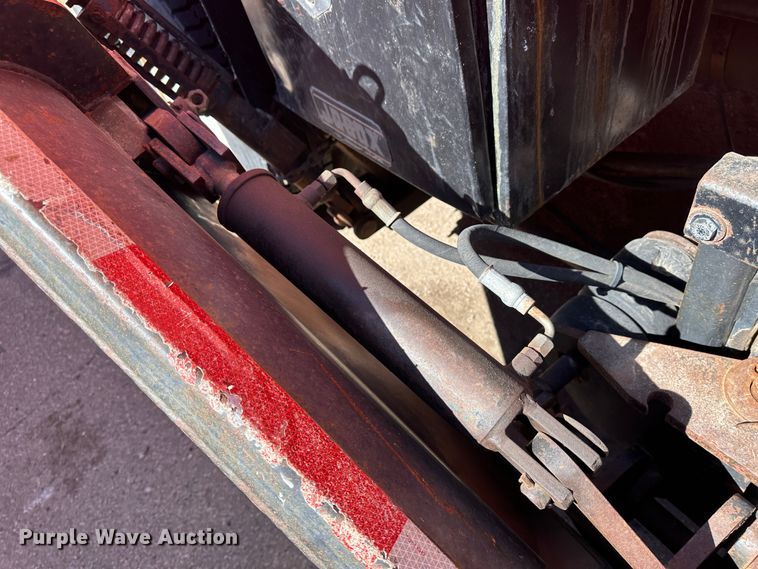 image for item LT9054 2005 International 7400  dump truck