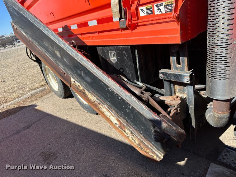 image for item LT9054 2005 International 7400  dump truck