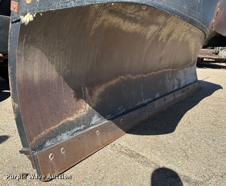 image for item LT9054 2005 International 7400  dump truck