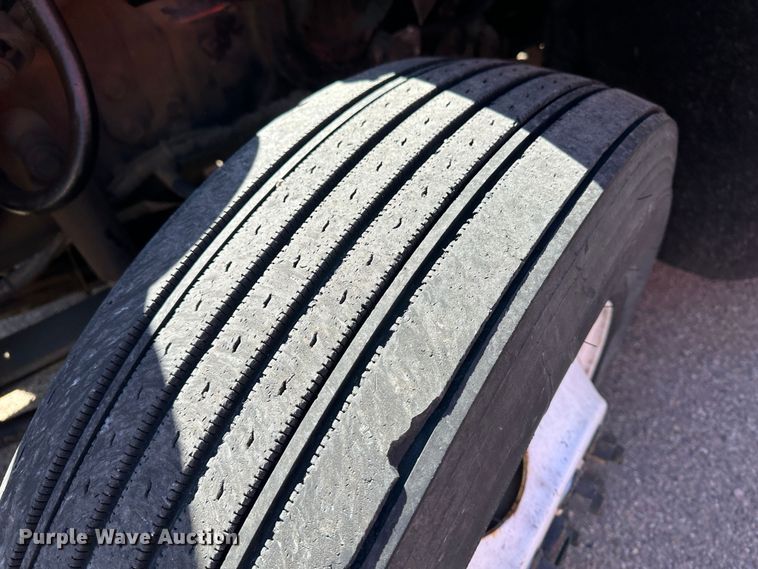 image for item LT9054 2005 International 7400  dump truck