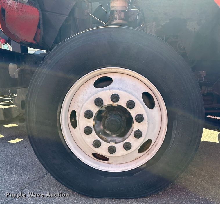 image for item LT9054 2005 International 7400  dump truck