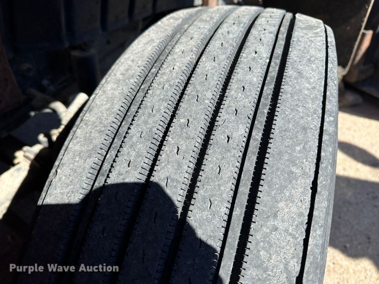 image for item LT9054 2005 International 7400  dump truck