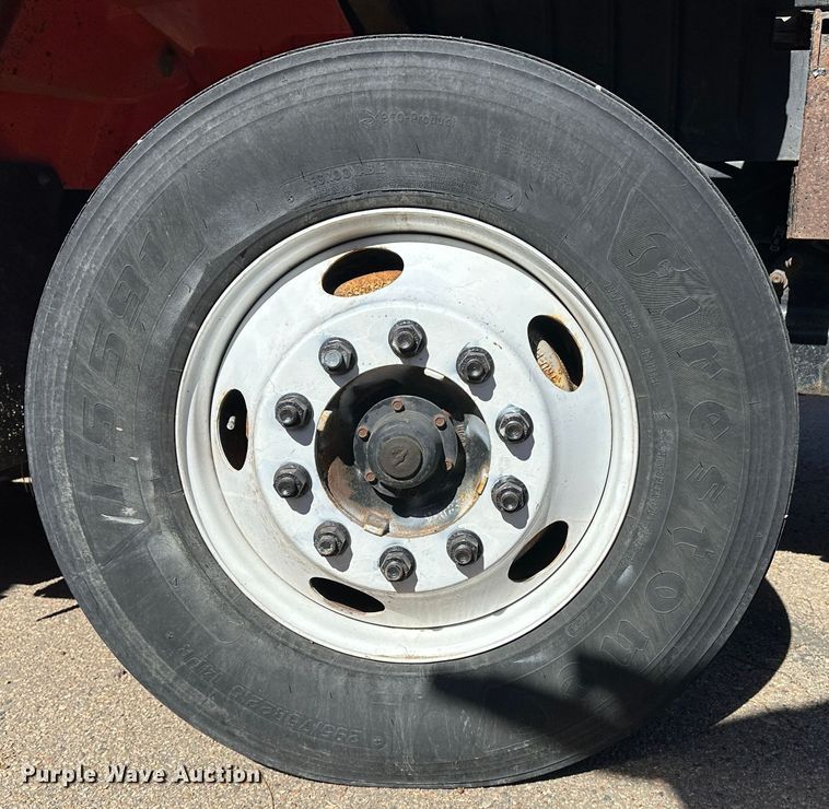 image for item LT9054 2005 International 7400  dump truck