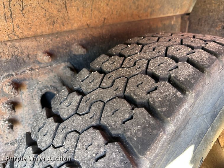 image for item LT9054 2005 International 7400  dump truck