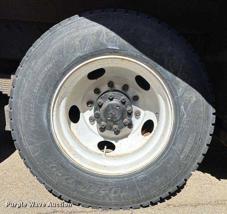 image for item LT9054 2005 International 7400  dump truck