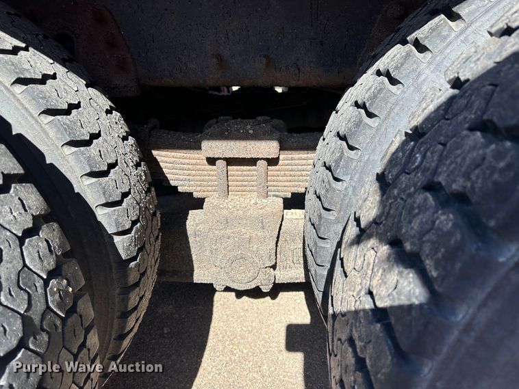 image for item LT9054 2005 International 7400  dump truck