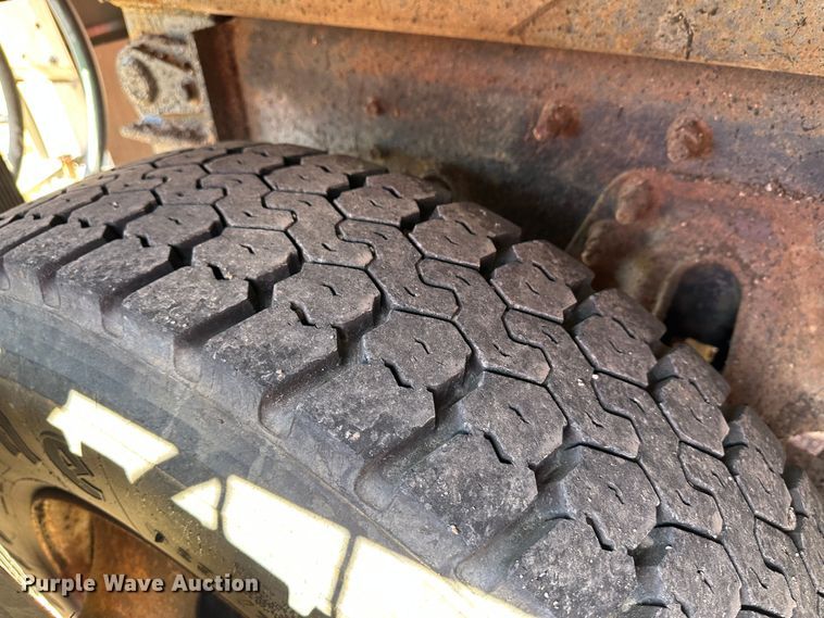 image for item LT9054 2005 International 7400  dump truck