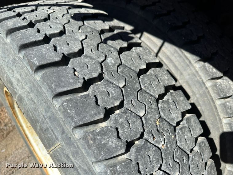 image for item LT9054 2005 International 7400  dump truck