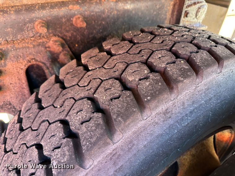 image for item LT9054 2005 International 7400  dump truck