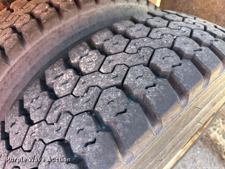 image for item LT9054 2005 International 7400  dump truck