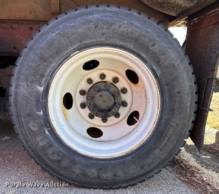 image for item LT9054 2005 International 7400  dump truck