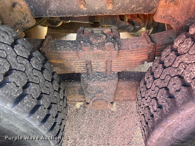 image for item LT9054 2005 International 7400  dump truck