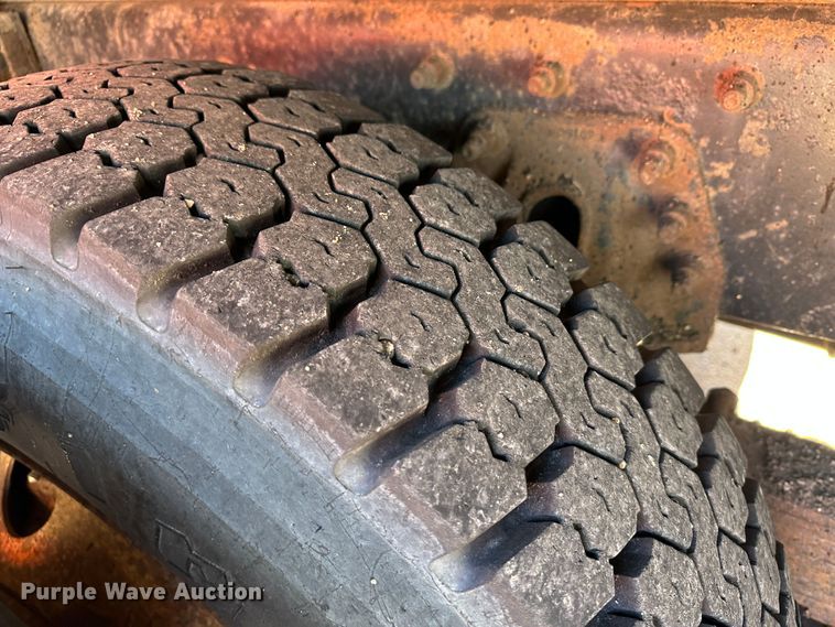 image for item LT9054 2005 International 7400  dump truck