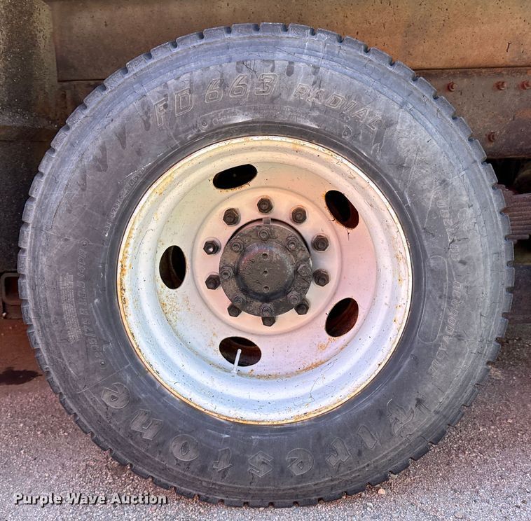 image for item LT9054 2005 International 7400  dump truck