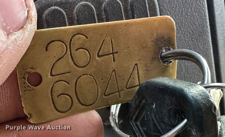 image for item LT9054 2005 International 7400  dump truck