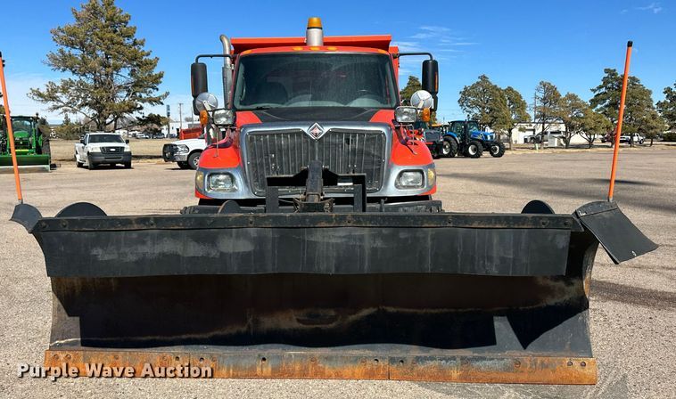 image for item LT9055 2005 International 7400  dump truck