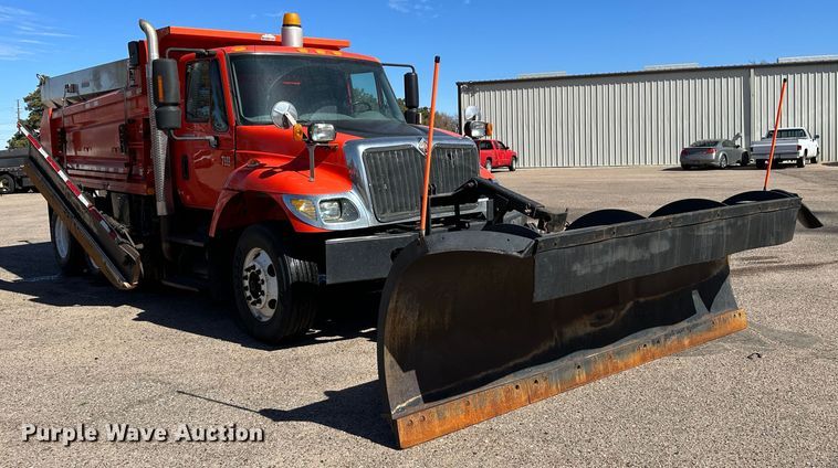 image for item LT9055 2005 International 7400  dump truck