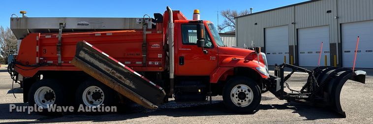 image for item LT9055 2005 International 7400  dump truck