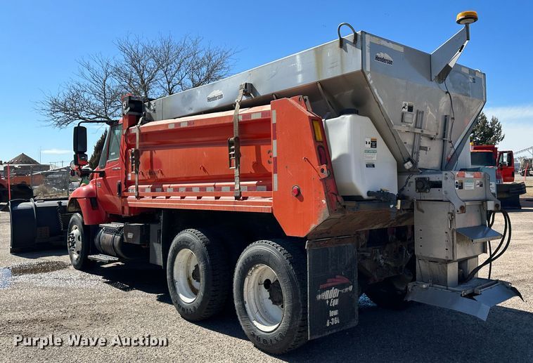 image for item LT9055 2005 International 7400  dump truck