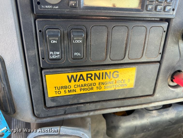 image for item LT9055 2005 International 7400  dump truck