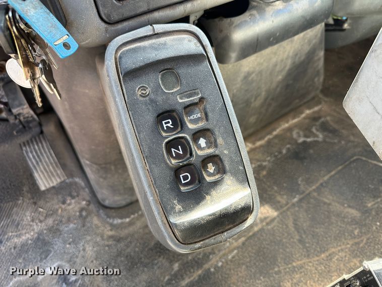 image for item LT9055 2005 International 7400  dump truck