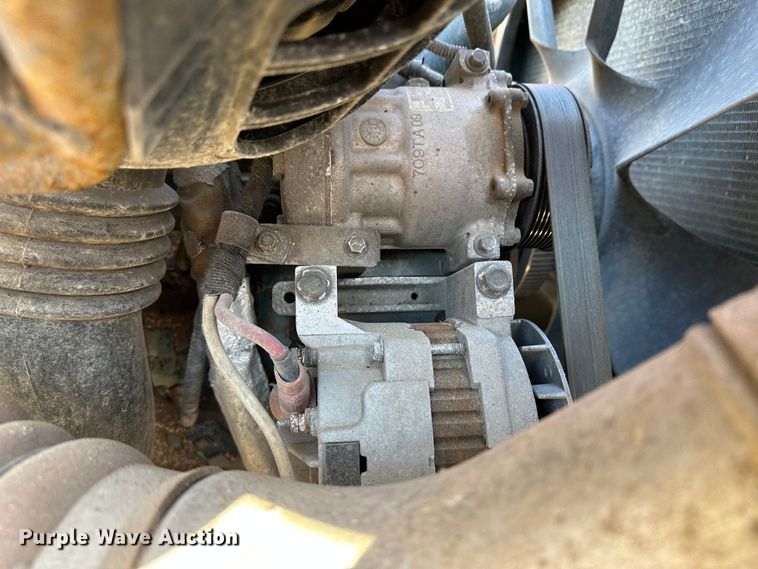 image for item LT9055 2005 International 7400  dump truck