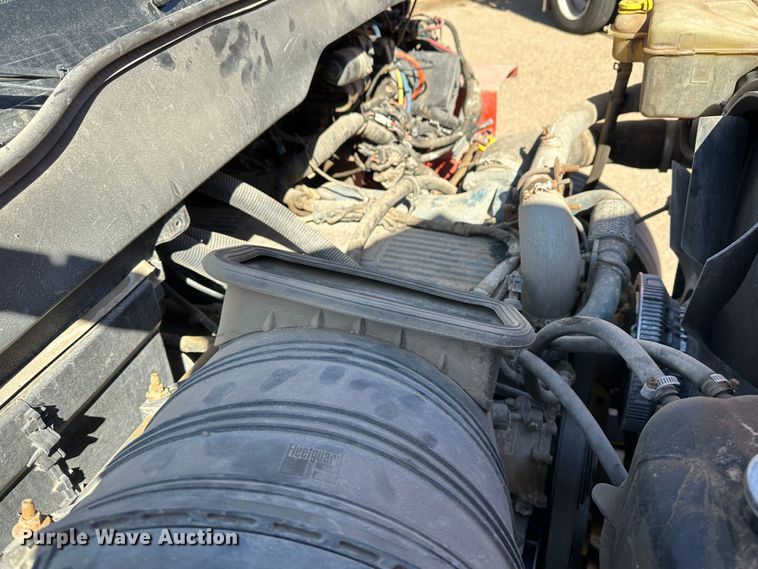 image for item LT9055 2005 International 7400  dump truck