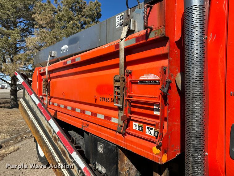 image for item LT9055 2005 International 7400  dump truck