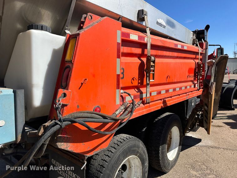 image for item LT9055 2005 International 7400  dump truck