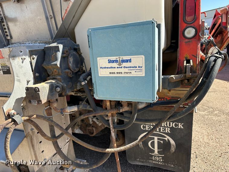 image for item LT9055 2005 International 7400  dump truck